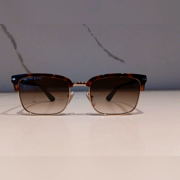 New Persol unisex sunglasses - Picture 1 of 4